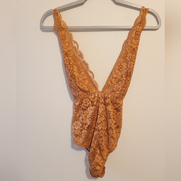 Free People Intimately Hot As Hell Sexy Deep V Lace Lingerie Bodysuit Medium NWT - Picture 2 of 10